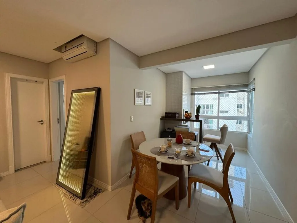 Barbecue, AC living room and bedroom 400 meters from the sea, Balneário Camboriú, na Rua Síria, 114 Edificio Villi Fabrizzi em Balneário Camboriú/SC — foto 4