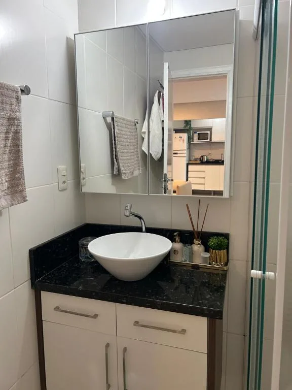 Barbecue, AC living room and bedroom 400 meters from the sea, Balneário Camboriú, na Rua Síria, 114 Edificio Villi Fabrizzi em Balneário Camboriú/SC — foto 8