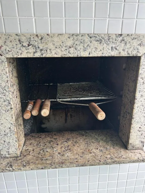 Barbecue, AC living room and bedroom 400 meters from the sea, Balneário Camboriú, na Rua Síria, 114 Edificio Villi Fabrizzi em Balneário Camboriú/SC — foto 34