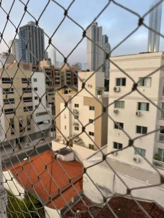 Barbecue, AC living room and bedroom 400 meters from the sea, Balneário Camboriú, na Rua Síria, 114 Edificio Villi Fabrizzi em Balneário Camboriú/SC — foto 35