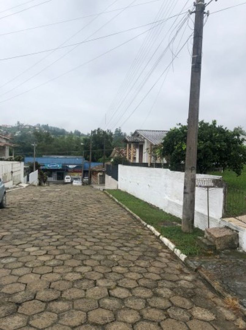 Casa com 3 dormitórios para alugar no bairro Arizona em Lauro Muller/SC — foto 2